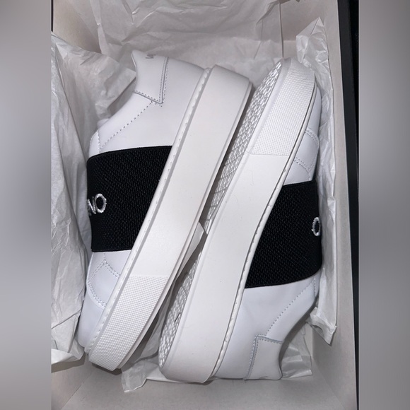 VALENTINO BY MARIO VALENTINO
White and black Logo Slip On Sneakers size 6 - Picture 1 of 7